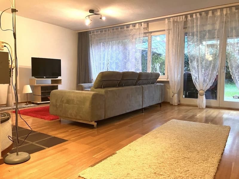 80 m² garden apartment with chimney - just a few steps from the train station (2)