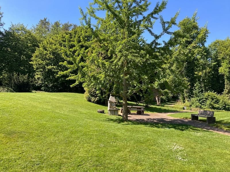 80 m² garden apartment with chimney - just a few steps from the train station (1)