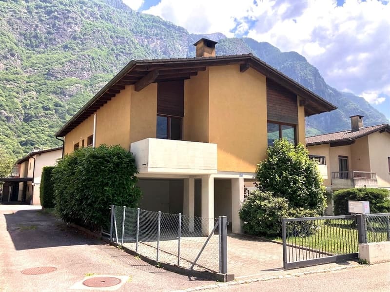 Casa unifamiliare indipendente di 6.5 locali con giardino a Biasca (1)