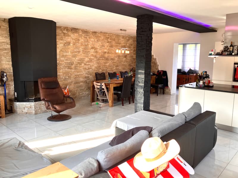 Freistehendes 9-Zimmer-Haus mit Garten - neu für CHF 975'000.- (3)