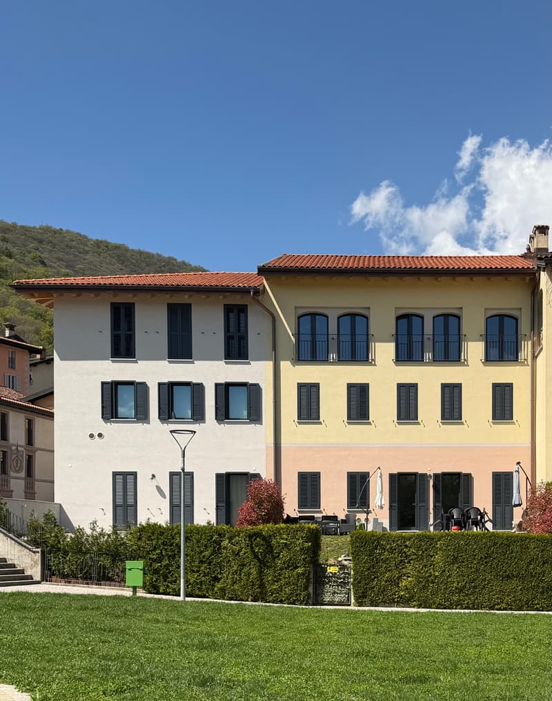Elegantes Mehrfamilienhaus, komplett renoviert in Pura (1)