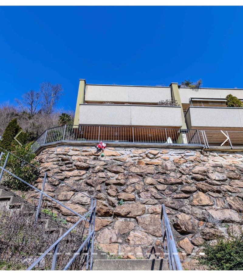 Casa Bifamiliare con Vista Panoramica ad Agno (1)