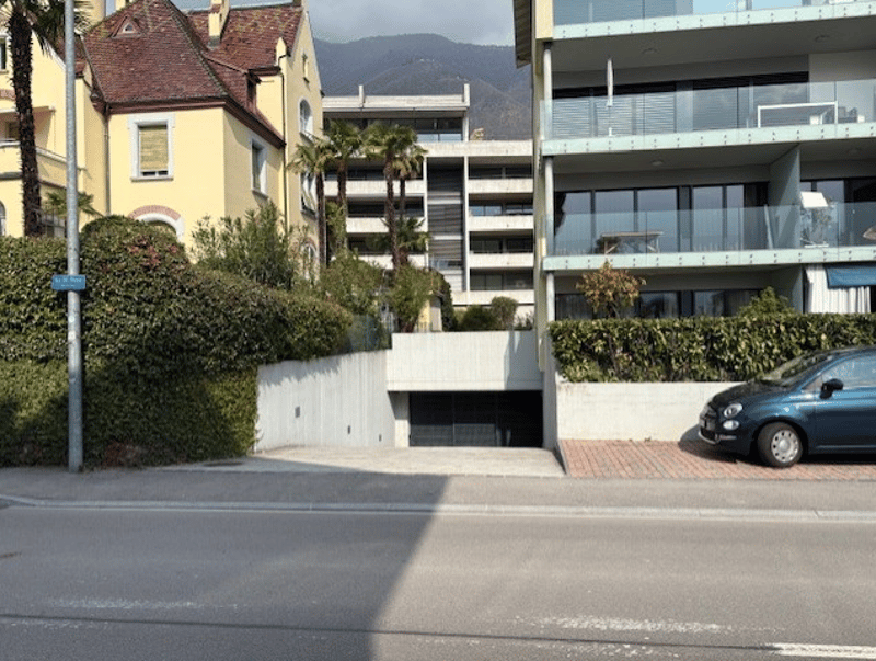 Helles 2.5-Zimmer-Apartment mit Balkon in Muralto (5)