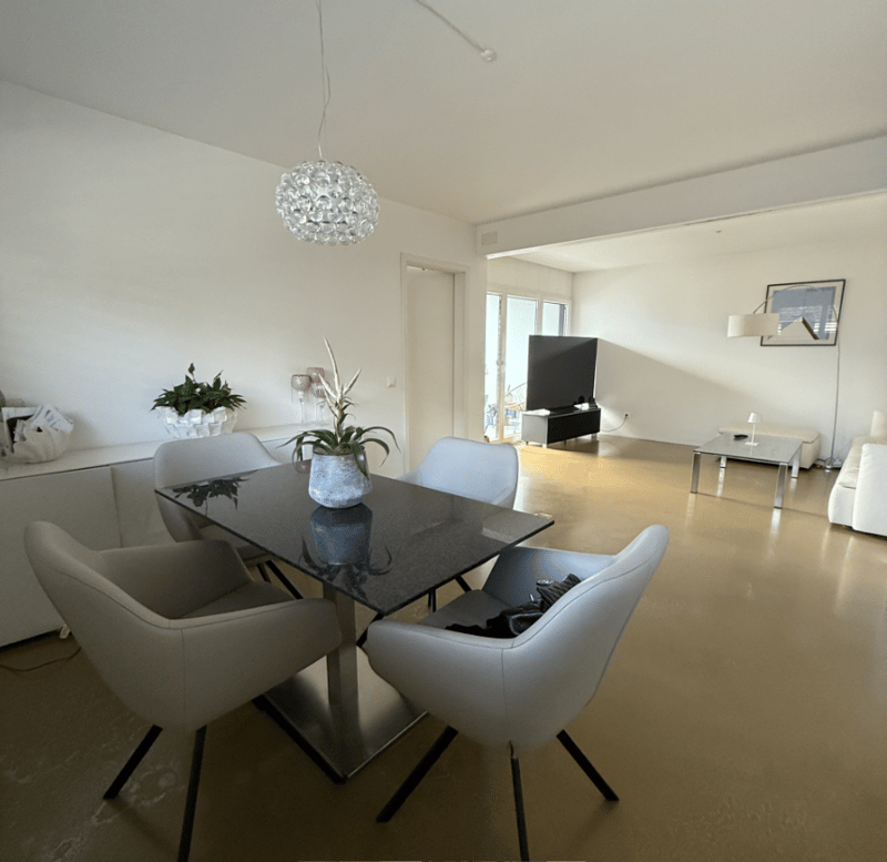 Helles 2.5-Zimmer-Apartment mit Balkon in Muralto (8)