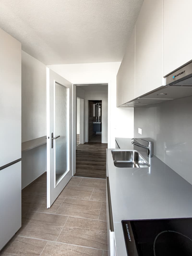 Helle komplett neu renovierte 3.5 Zimmer Maisonette im 2. OG (1)