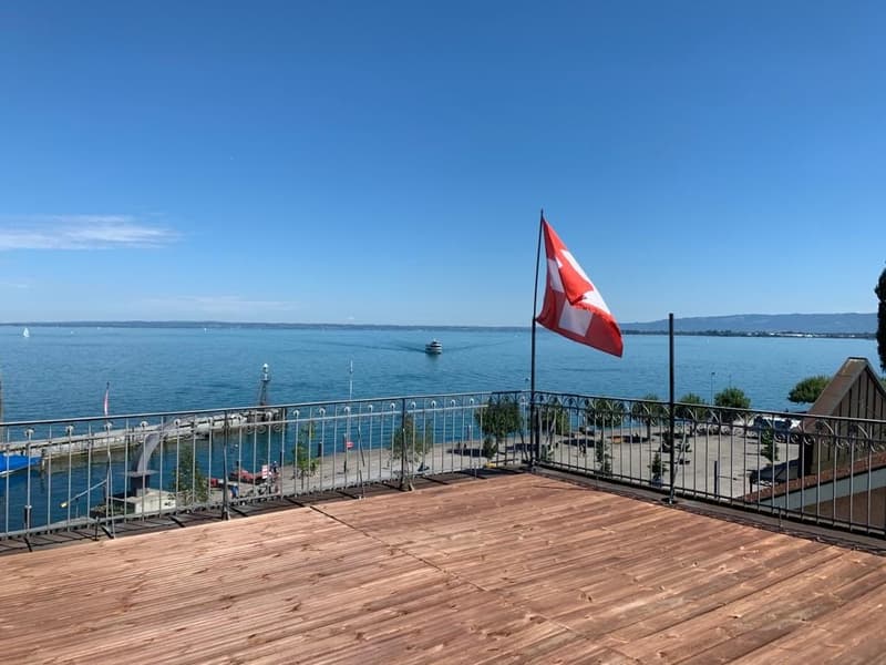 Lakefront Investment! Apartment building with 12 units - prime location! (5)