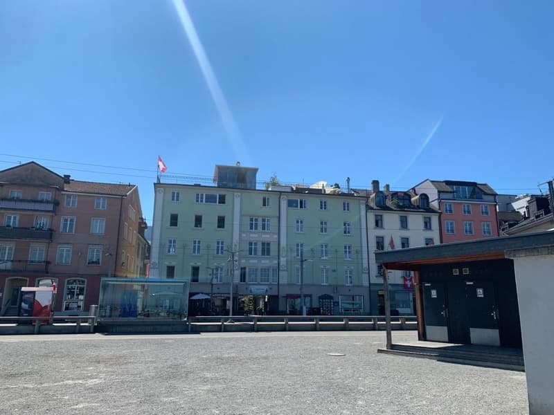 Lakefront Investment! Apartment building with 12 units - prime location! (2)