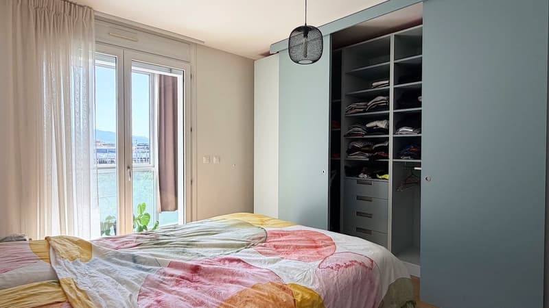 Ampio appartamento di 5 locali con due logge vicino al lago e alle Nazioni (6)