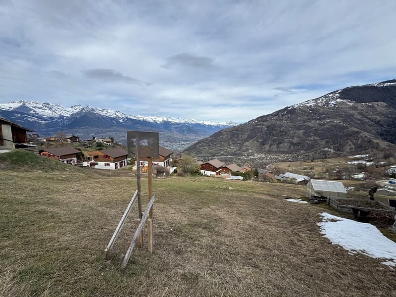 Très jolie parcelle de 1163 m2 en zone résidentielle à Sornard, Nendaz (1)