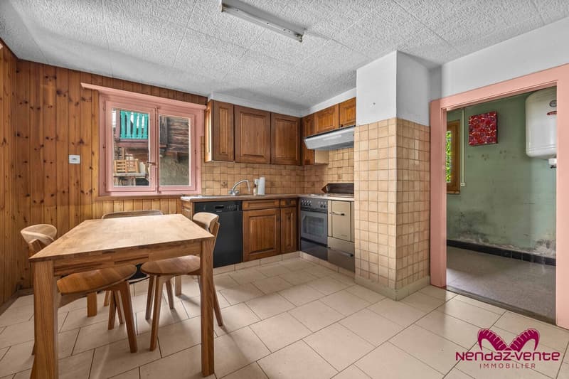 Maison villageoise de deux appartements à rénover à Beuson (2)
