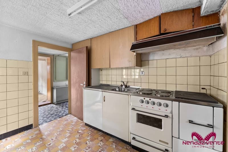 Maison villageoise de deux appartements à rénover à Beuson (13)