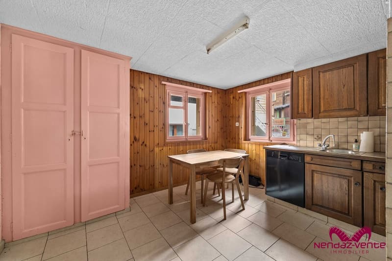 Maison villageoise de deux appartements à rénover à Beuson (5)
