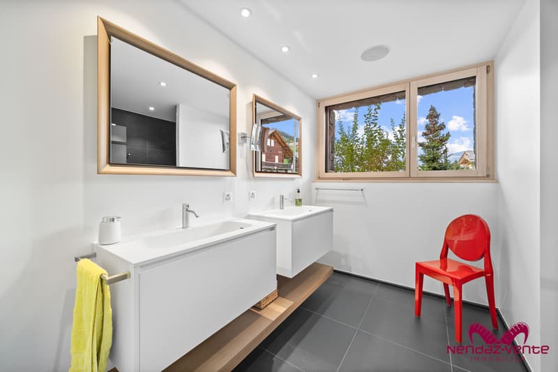 Un chalet de toute beauté aux Rairettes en résidence principale (9)