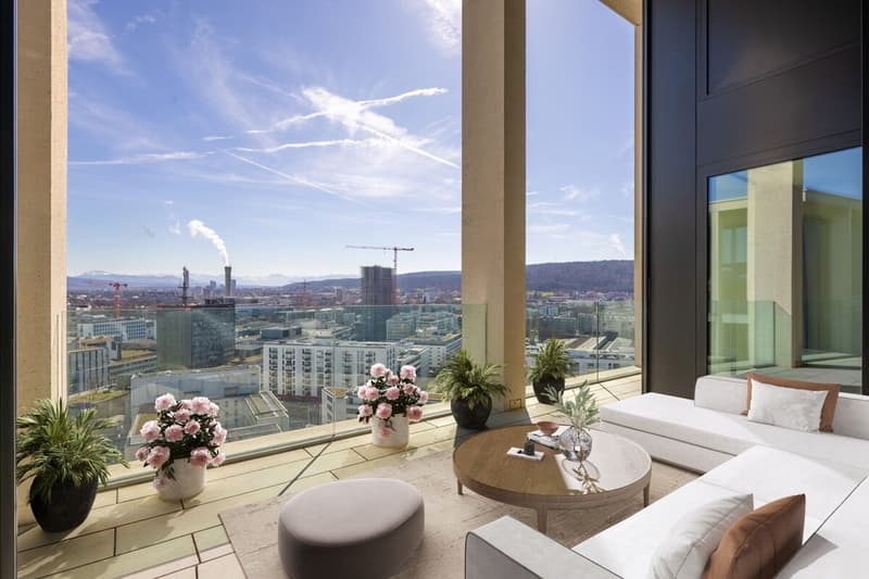 Grosszügige Loggia mit Blick bis in die Berge
