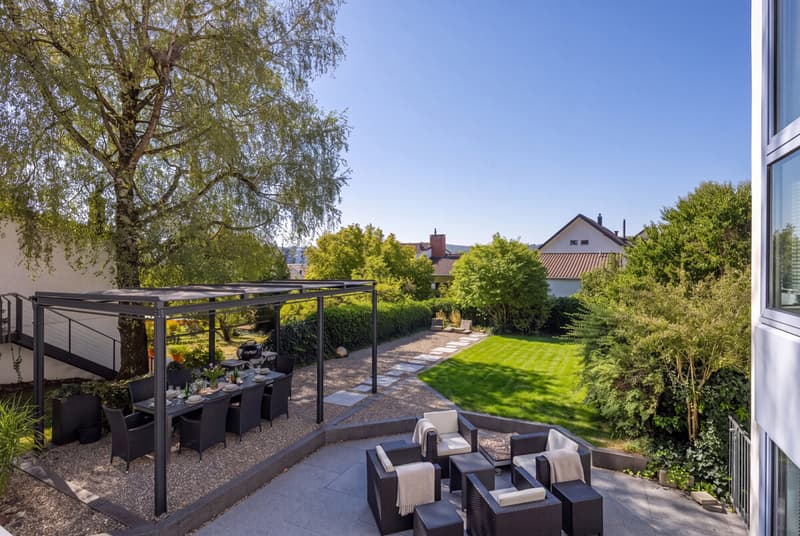 Grosszügiger Garten mit ganzem Tag Sonne