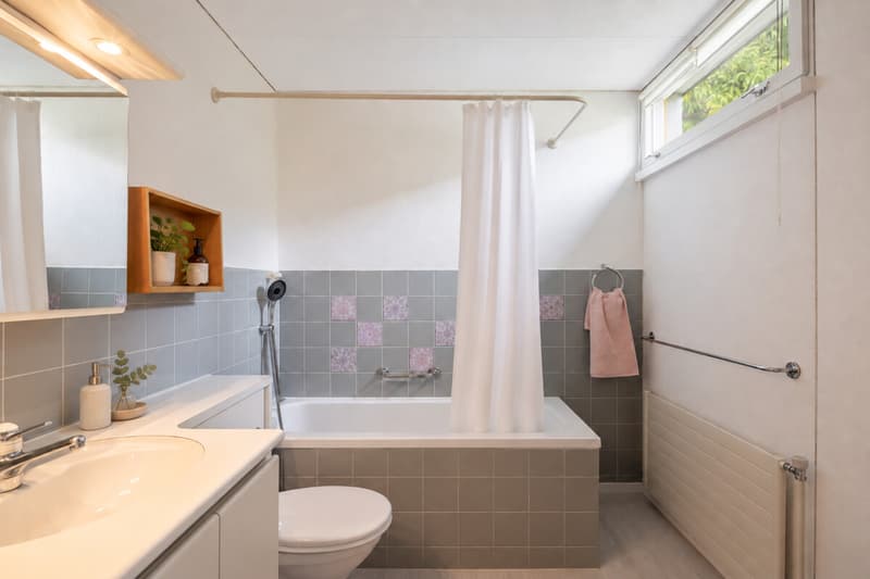 Badezimmer mit Fenster