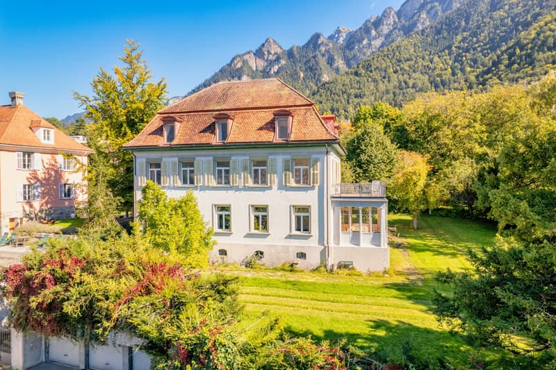 RY290_Villa_und_Baugrundstück