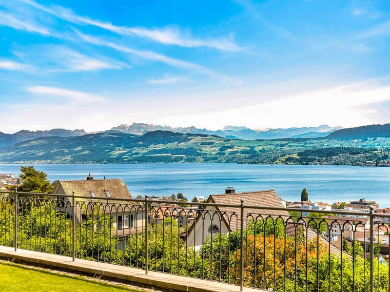 Stilvolle Villa in bester Lage mit See- und Bergpanorama (2)