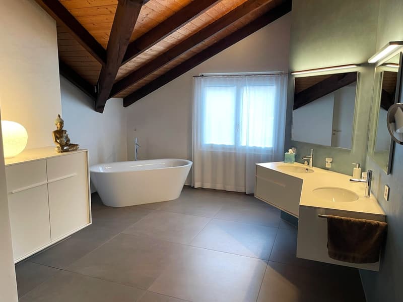 Well-maintained 7.5-room country house in a quiet location in Ennetmoos (5)