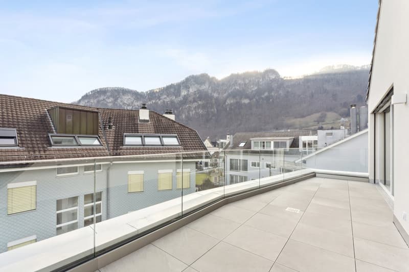Exclusive 5.5-room attic apartment in Hergiswil – New building with mountain view (4)