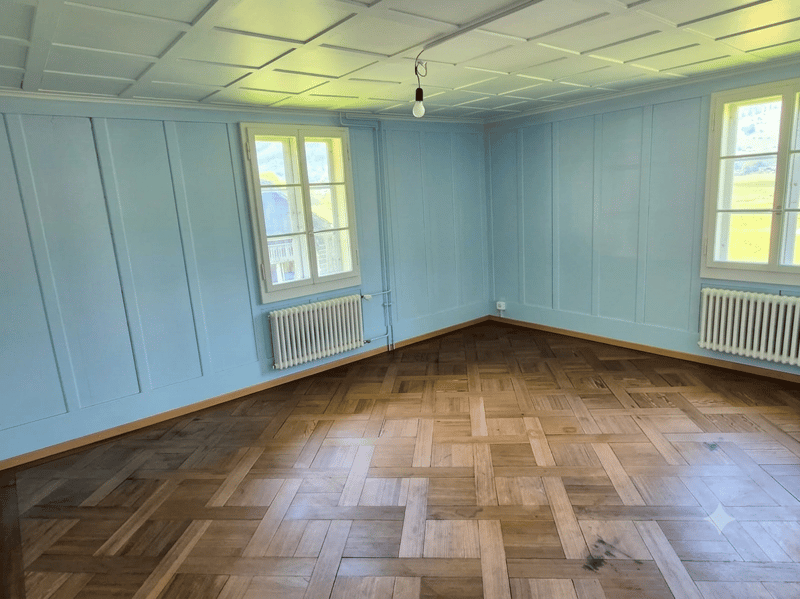 Charming 3.5-room old building apartment with mountain view in Giswil (4)