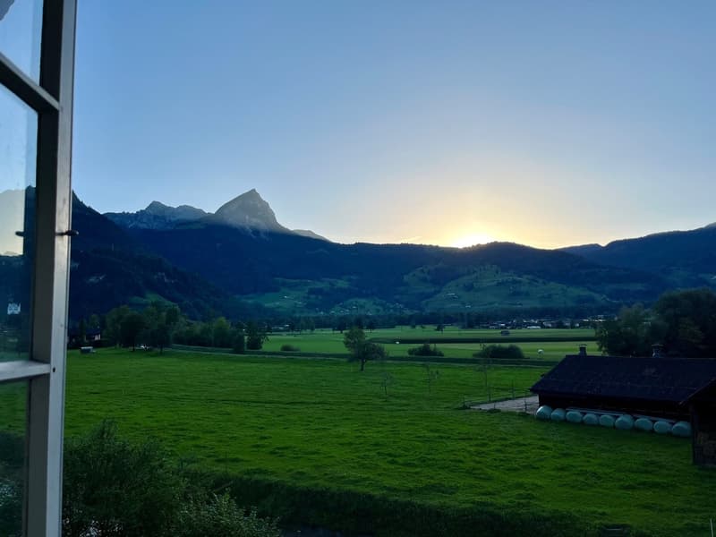 Charming 3.5-room old building apartment with mountain view in Giswil (7)