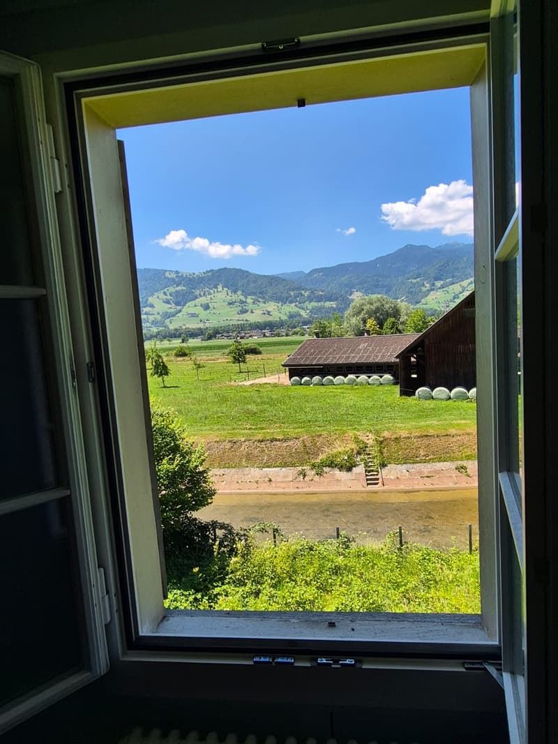Charming 3.5-room old building apartment with mountain view in Giswil (1)
