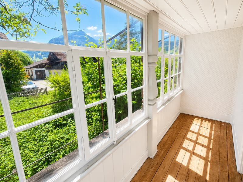 Charming 3.5-room old building apartment with mountain view in Giswil (1)