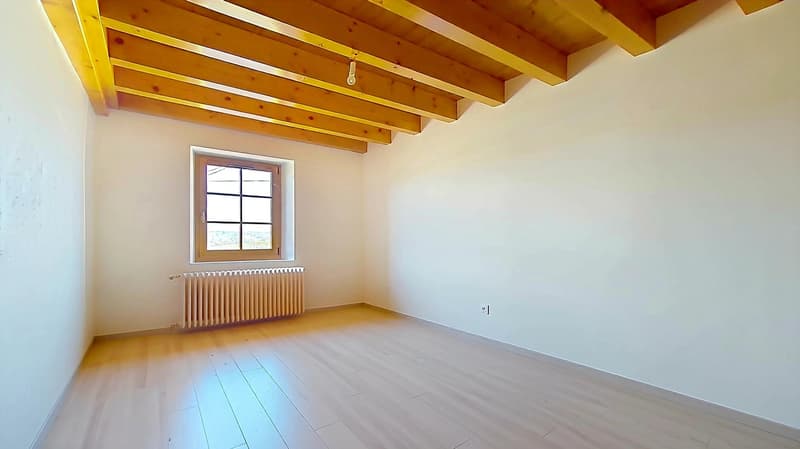 empty room, wooden floor, white walls, wooden ceiling, window, radiator
