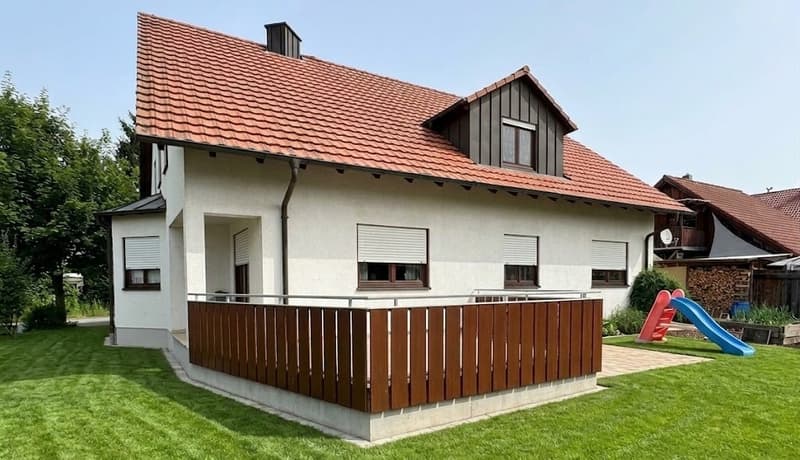 Well-maintained two-family house in a quiet location (2)