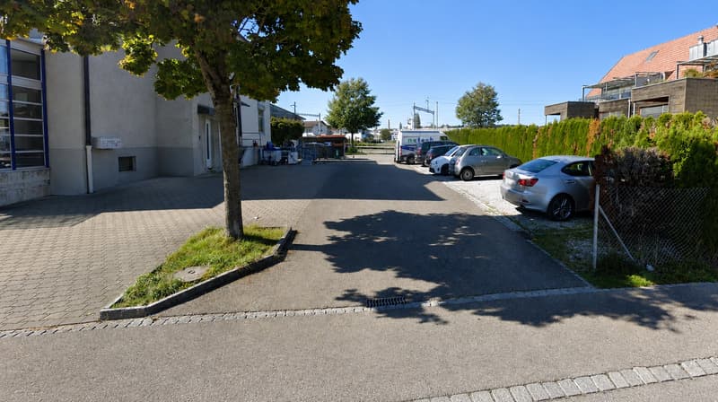 Aussenparkplätze zu vermieten – einzeln oder mehrere verfügbar (1)