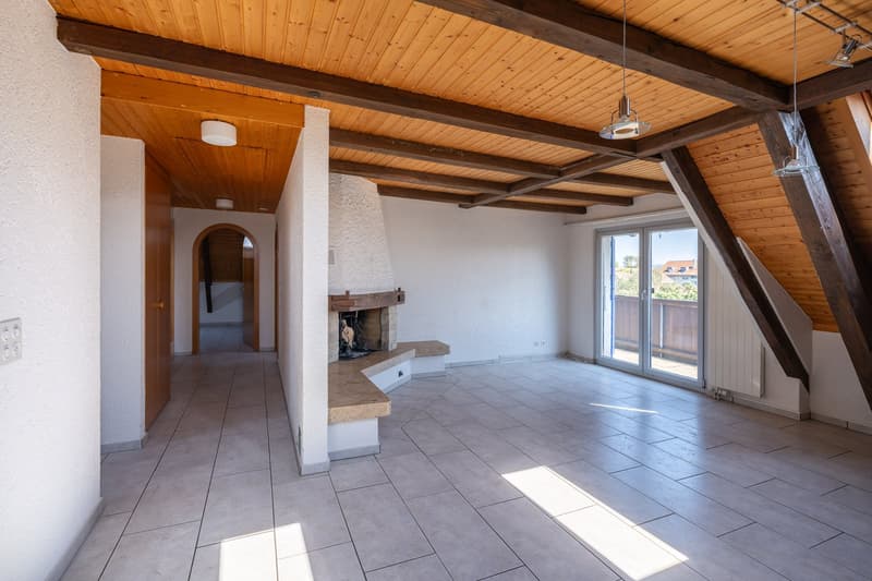 Charmante 3.5-Zimmer-Dachwohnung mit Cheminée und Balkon (4)