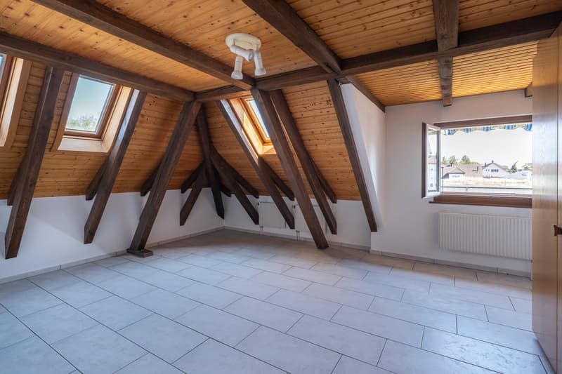 Charmante 3.5-Zimmer-Dachwohnung mit Cheminée und Balkon (11)