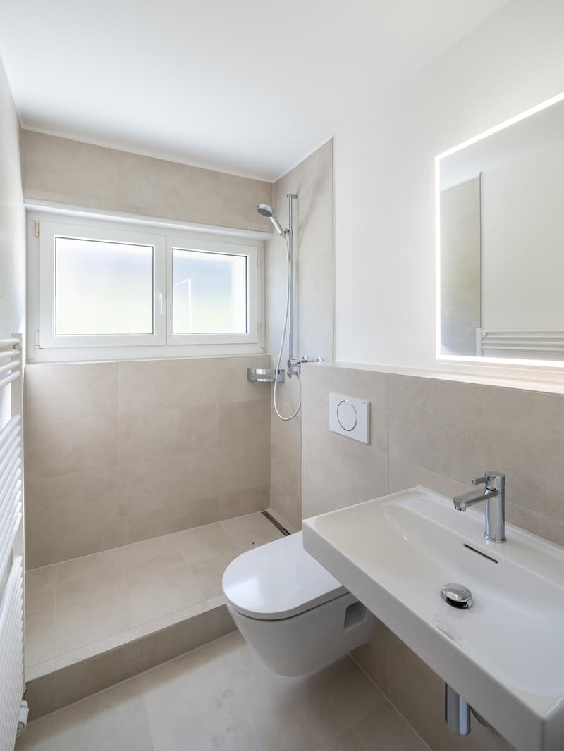 Erstbezug nach Sanierung – moderne 3-Zimmer-Wohnung mit Bergsicht (8)