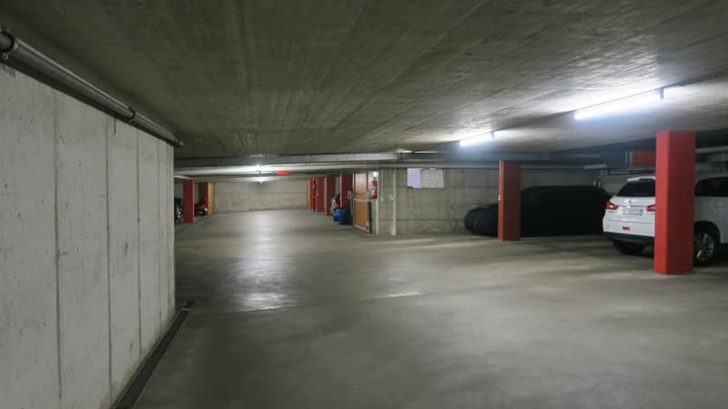 Posto auto in garage sotterraneo in affitto (3)
