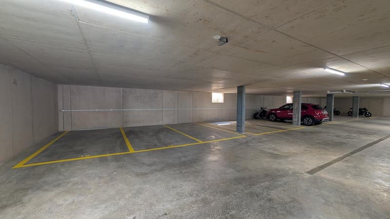 Einstellhallenplatz in Gümmenen zu vermieten – mit E-Ladestation (2)