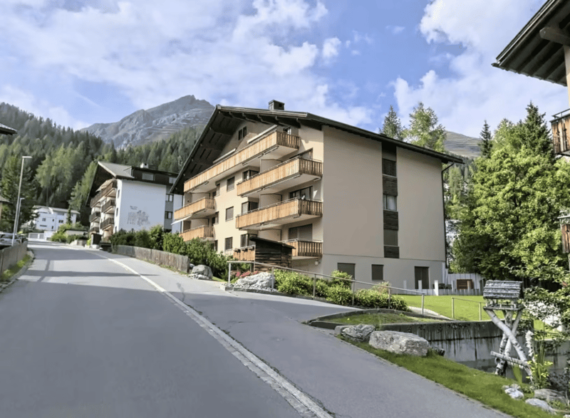Charmant appartement 2 pièces avec balcon et garage à Davos Platz (2)