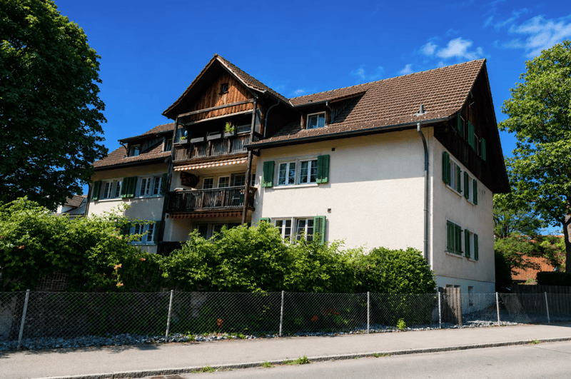 Incantevole appartamento mansardato 3 locali con balcone a Zihlschlacht-Sitterdorf (1)