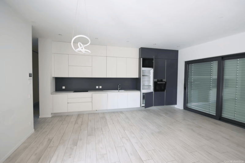 Charming 3-Room Apartment with Balcony and Beautiful Views in Massagno (2)