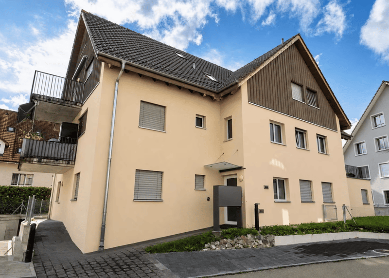 Charmante 3.5-Zimmer-Wohnung mit Balkon und herrlicher Aussicht in Bassersdorf (1)