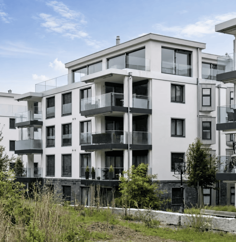 Modern multi-family house in a quiet location in Galgenen – 12.5 rooms available immediately (1)