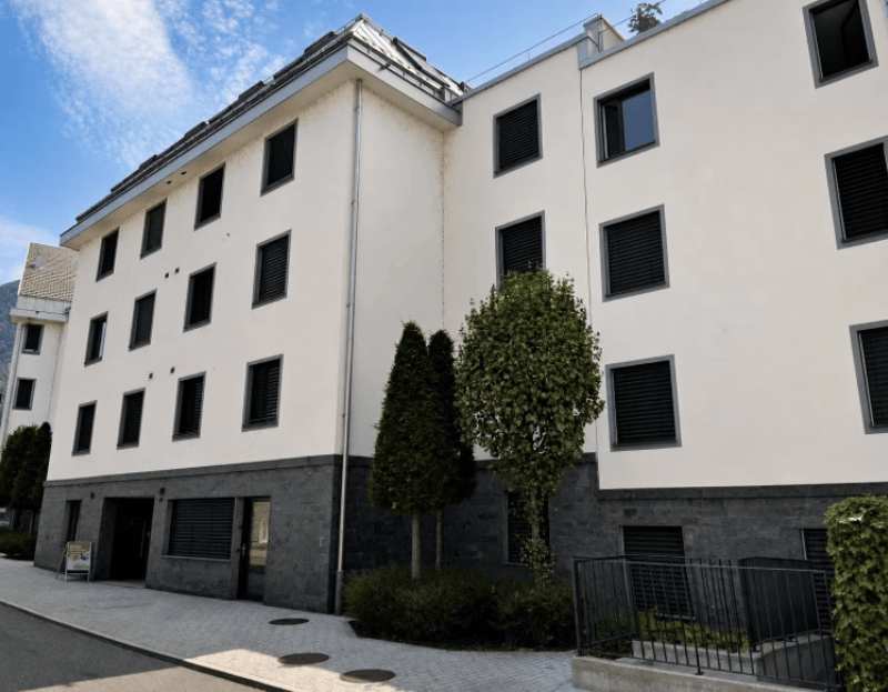Modern multi-family house in a quiet location in Galgenen – 12.5 rooms available immediately (2)