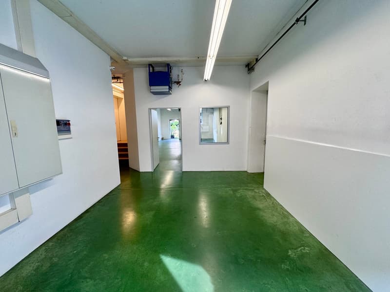 Gewerbefläche mit separaten Räumen und eigenem Sitzplatz (3)