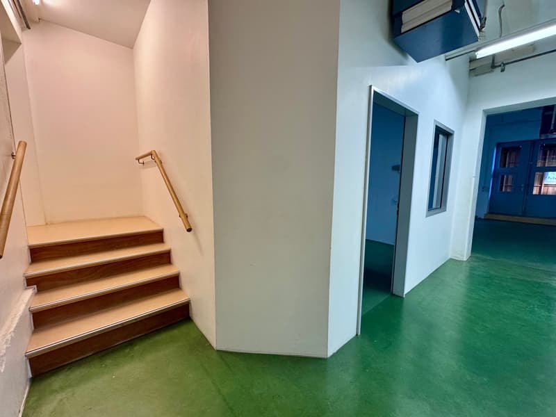 Gewerbefläche mit separaten Räumen und eigenem Sitzplatz (9)