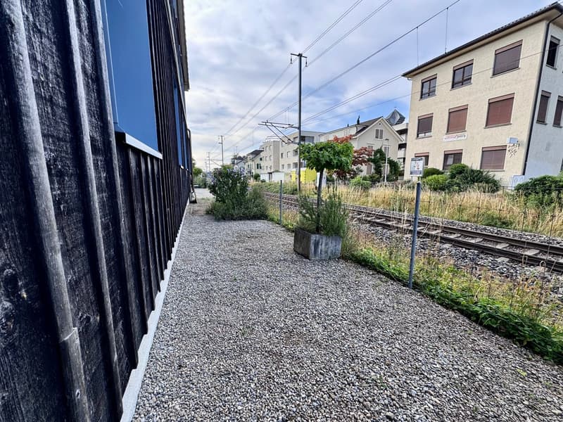 Gewerbefläche mit separaten Räumen und eigenem Sitzplatz (8)