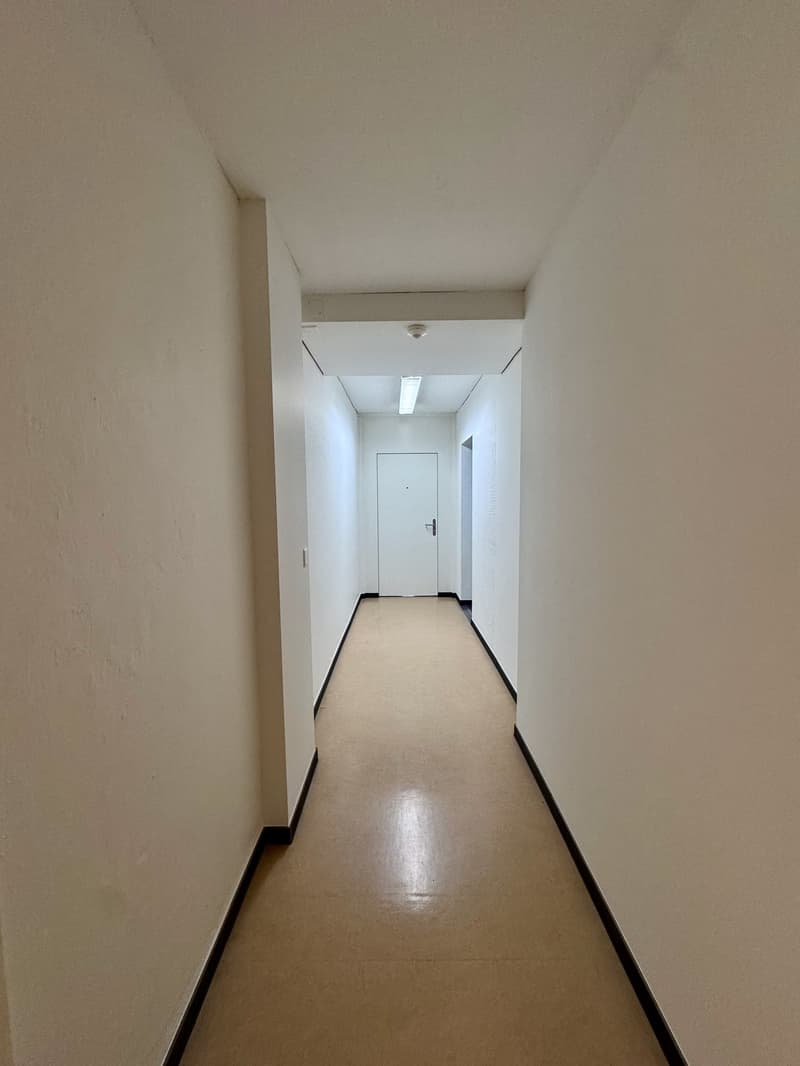 Gewerbefläche mit separaten Räumen und eigenem Sitzplatz (13)