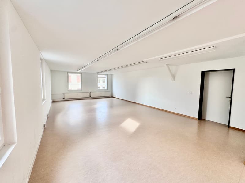 Modernes Büro an der Freiestrasse 29 in Uster (2)