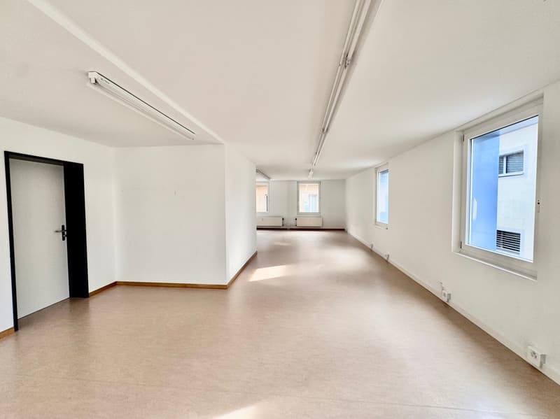 Modernes Büro an der Freiestrasse 29 in Uster (5)