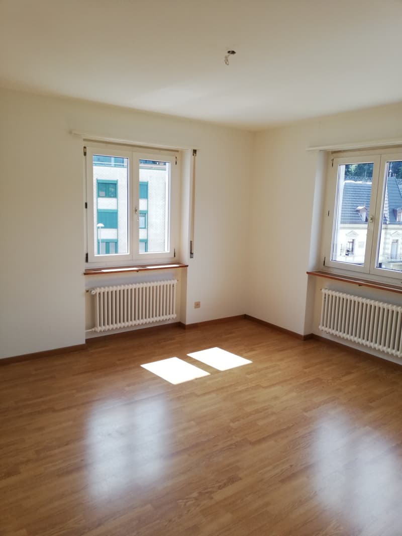 empty room, large windows, wooden floor, radiators