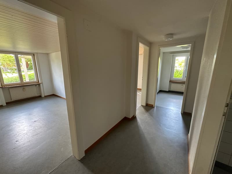 Incantevole appartamento di 3 locali in un edificio storico con balcone a Roggwil – disponibile immediatamente! (15)